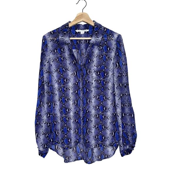 Diane Von Furstenburg Snake Skin 100% Silk Button Down Blouse Blue/Black Size 10 - Picture 1 of 7